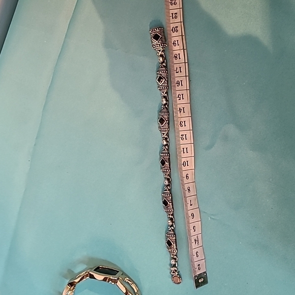 2 bracelets - Picture 6 of 6